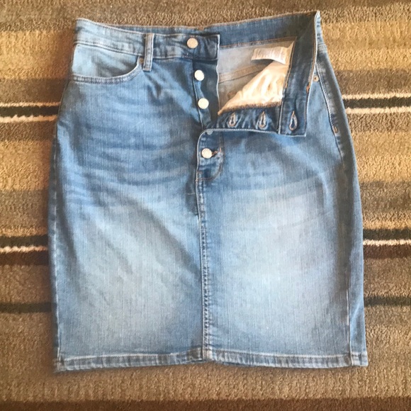 Banana Republic Dresses & Skirts - Banana republic denim skirt